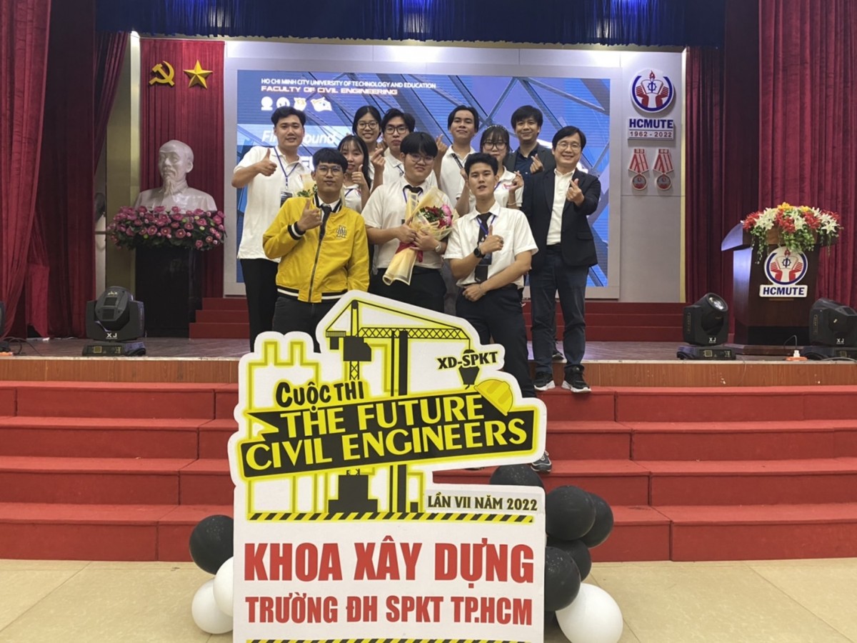 นักศึกษาหลักสูตรวิศวกรรมโยธา คว้ารางวัล “The Most Supported Team”การแข่งขัน The Future Civil Engineers academic contest ประเทศเวียดนาม