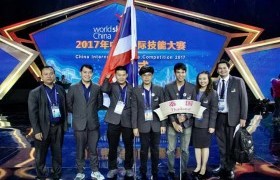 รูปภาพ : 2 นักศึกษา มทร.ล้านนา คว้าเหรียญทองแดง สาขาแมคคาทรอนิกส์ เวที China International Skills Competition 2017