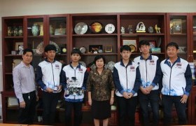 Image : Team Love Father 3000 , the representatives Thailand meets the President of Rajamangala University of Technology Lanna.