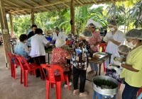 Image : อาจารย์สาขาอุตสาหกรรมเกษตร คณะวิทย์ฯ ลำปาง ถ่ายทอดองค์ความรู้  ผลิตภัณฑ์ขนมไทยแป้งมันพื้นบ้าน แก่ชุมชนต้มน้ำวัง