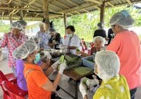 Image : อาจารย์สาขาอุตสาหกรรมเกษตร คณะวิทย์ฯ ลำปาง ถ่ายทอดองค์ความรู้  ผลิตภัณฑ์ขนมไทยแป้งมันพื้นบ้าน แก่ชุมชนต้มน้ำวัง