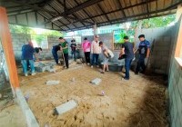 Image : นักศึกษา มทร.ล้านนา เชียงราย ช่วยผสมปูน เทพื้น สร้างบ้านให้ผู้ยากไร้ในอ.พาน จ.เชียงราย