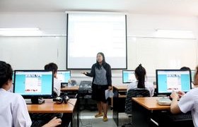 รูปภาพ : สำนักวิทยบริการฯ จัดการเรียนการสอนโปรแกรมพัฒนาทักษะภาษาอังกฤษ แบบออนไลน์ (Tell Me More Online) ให้กับนักศึกษาใหม่