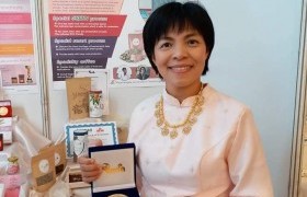 รูปภาพ : เปิดใจอาจารย์นักวิจัย มทร.ล้านนา ลำปาง ภาคภูมิใจสวมชุดไทย คว้ารางวัลเหรียญทอง Coffee Go Green  กาแฟสะอาดสร้างได้บนเวทีประกวดนวัตกรรมนานาชาติ Euroinvent 2018 ณ เมือง Iasi ประเทศโรมาเนีย