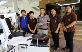 รูปภาพ : หุ่นยนต์ผัดไทย นักศึกษา วิศวะฯมทร.ล้านนา พร้อมสู้ศึกหุ่นยนต์ประกอบอาหารงานเวิลด์ไดแด็คเอเซีย ชิงถ้วยพระราชทานสมเด็จพระกนิษฐาธิราชเจ้าฯ 
