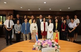 Image : RMUTL Executive Committee welcome personnel from HCMUTE, Vietnam.